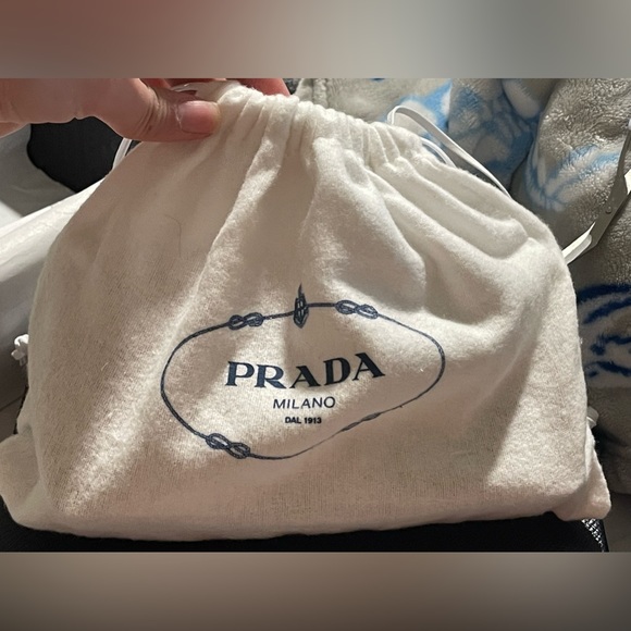 Like new only used it twice come with its box. Wallet/purse - Picture 4 of 4